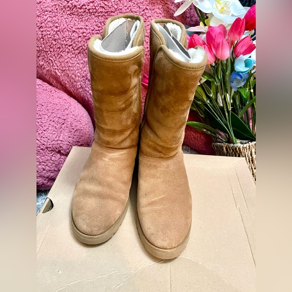 🍁Pre-Loved UGG Amie size 6 suede wedge chestnut - Picture 2 of 10